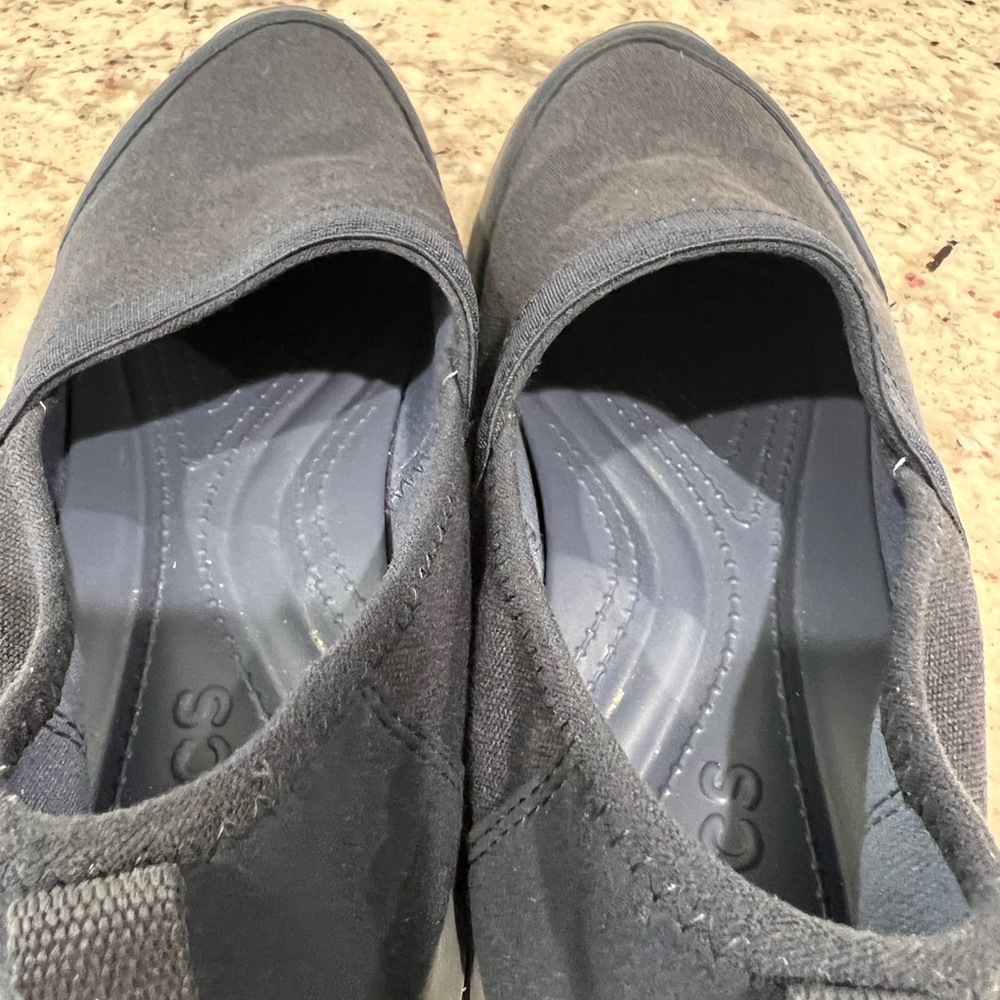 Crocs canvas slip on loafers - Picture 10 of 11